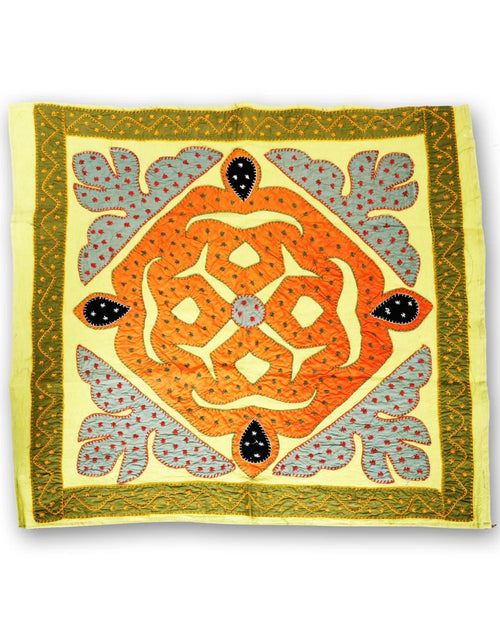 Amber Grove – Vintage Folk Appliqué Table Cover