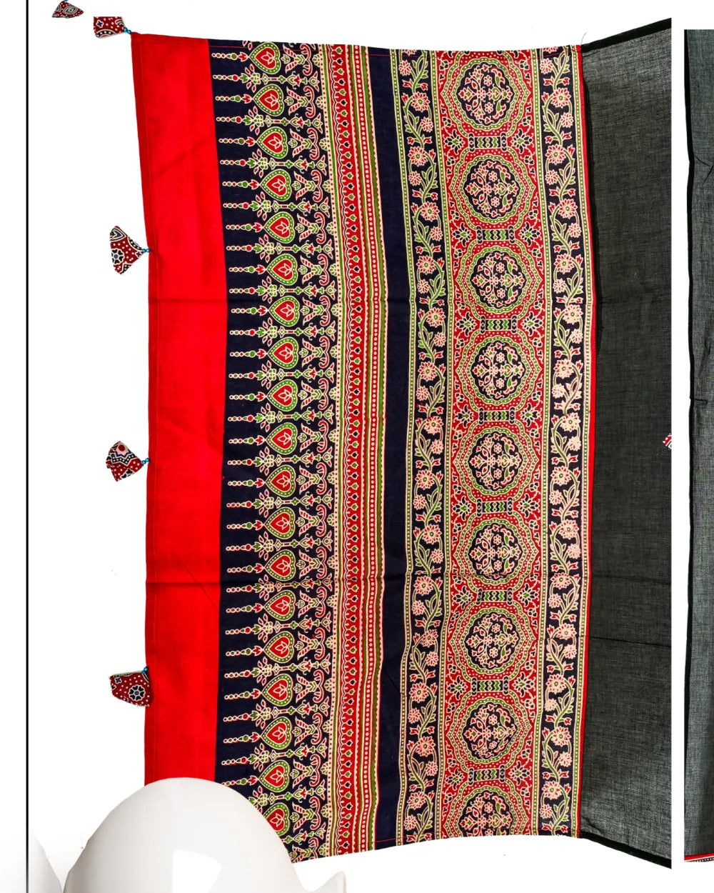 Ebony Royalty – Vintage Paisley Embroidered Dupatta